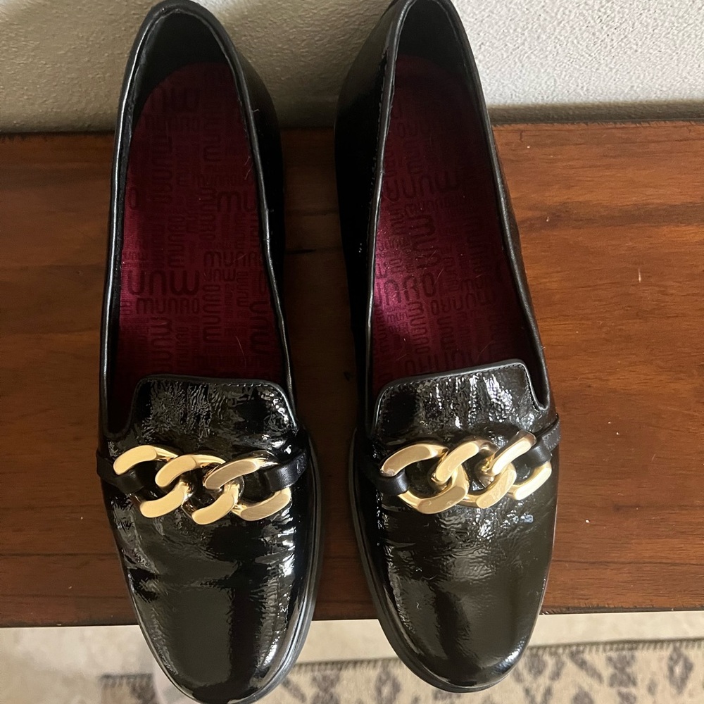 Munro Viv Lug Loafers size 10 M women’s